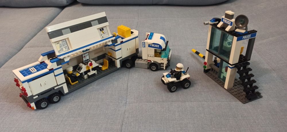 Lego city police command centre 7743