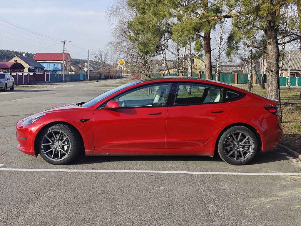 Tesla model 3 standard range plus