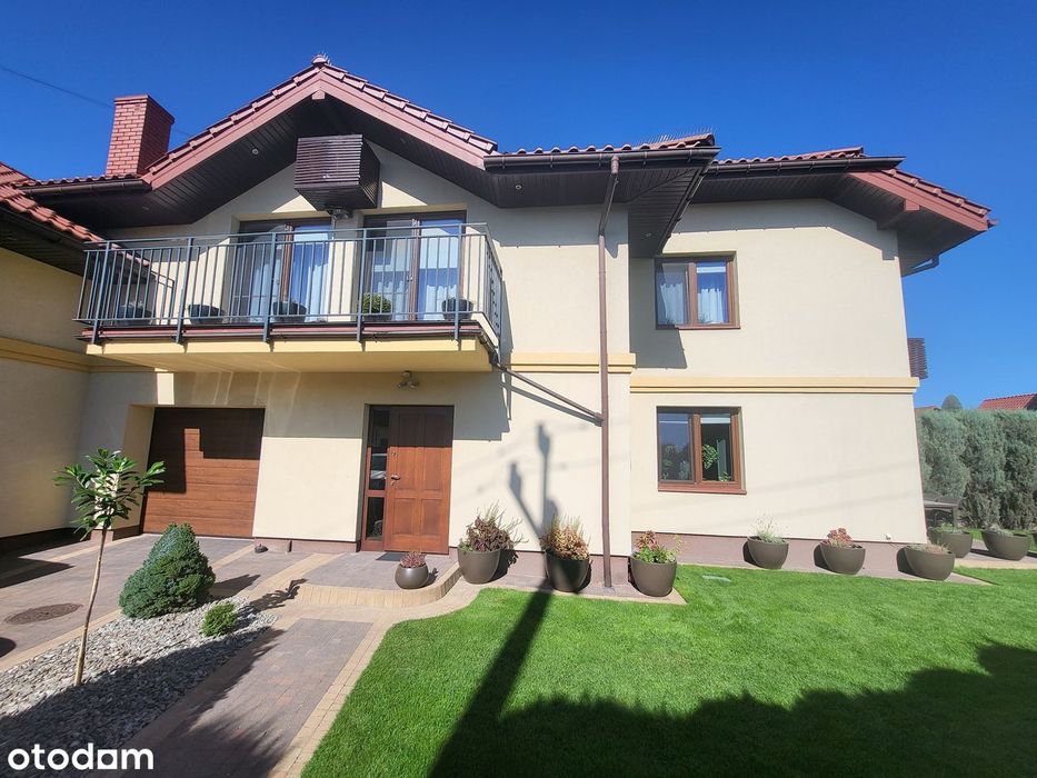 Przestronny dom/bliźniak/segment z garażem, fotowoltaiką, klimatyzacją