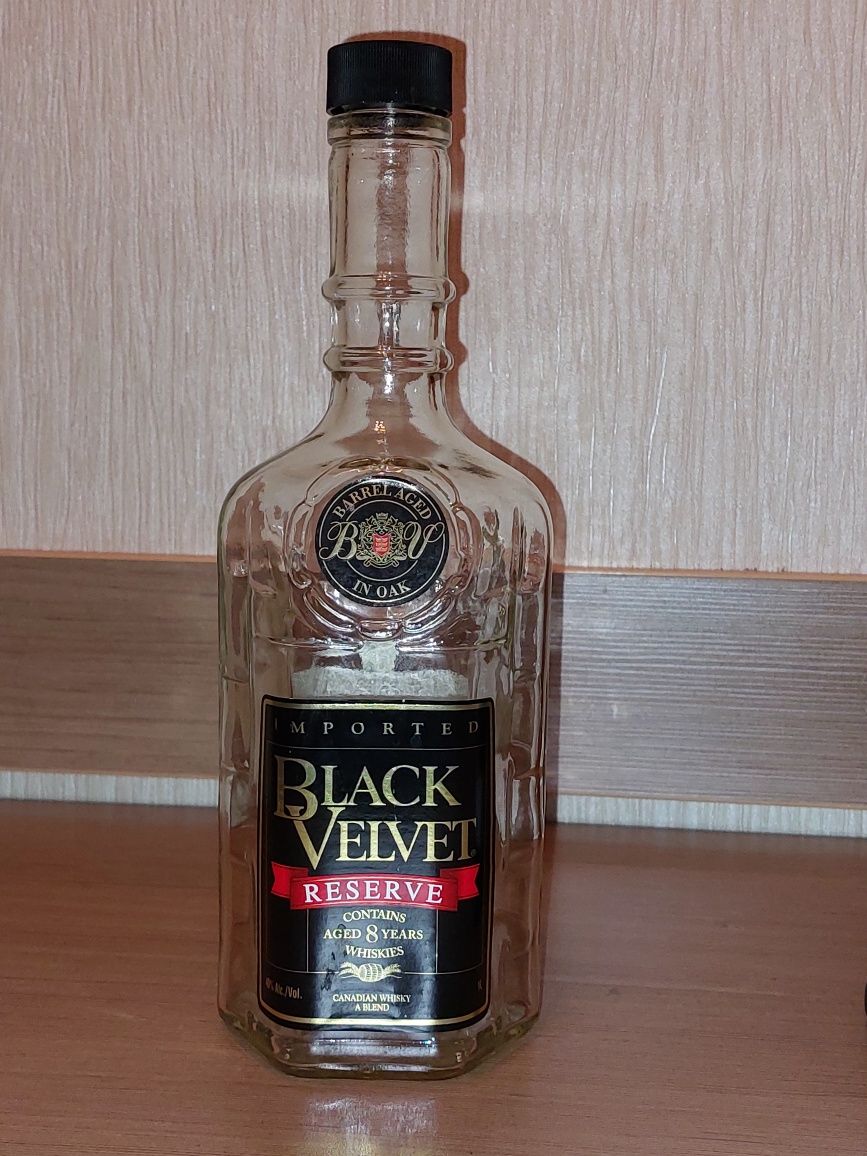 Бутылки из-под алкоголя водки виски