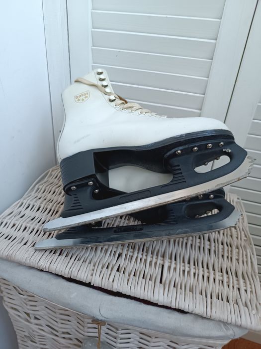 Коньки фигурные,  botas р.35.