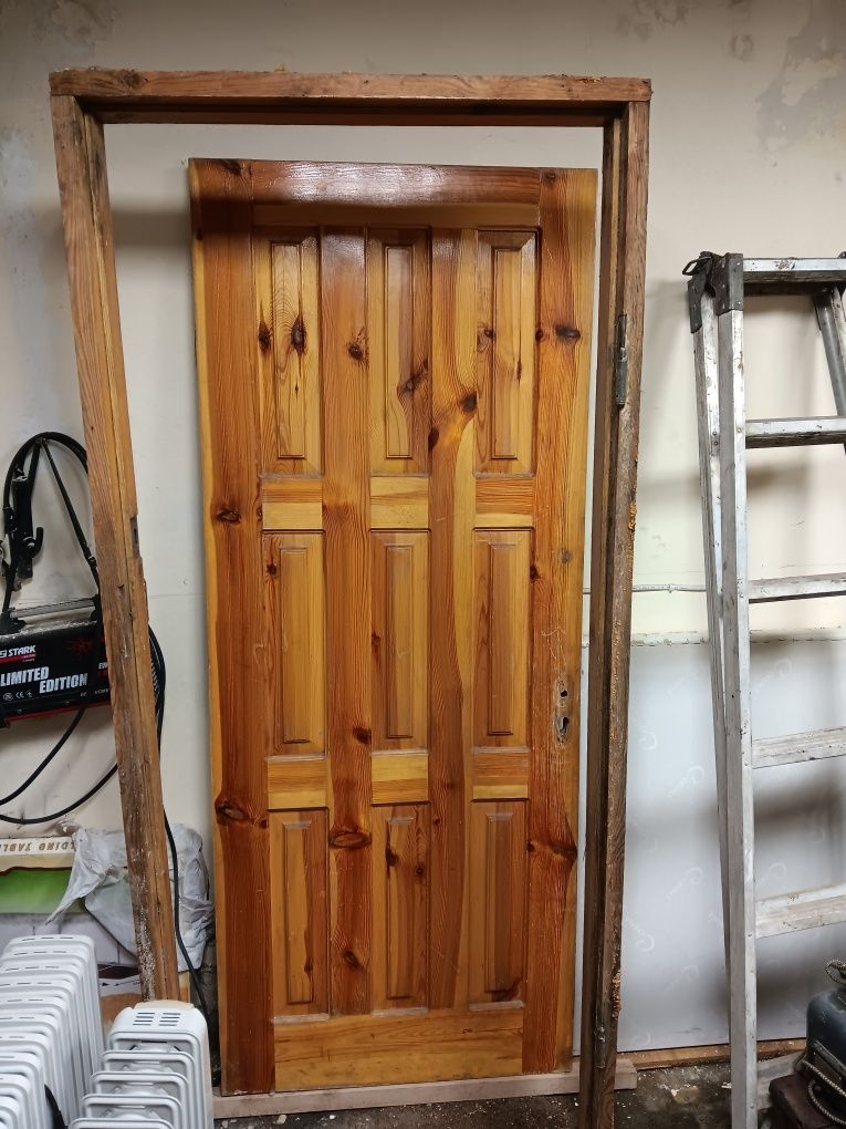 Дверное полотно на входные двери из  натурального дерева