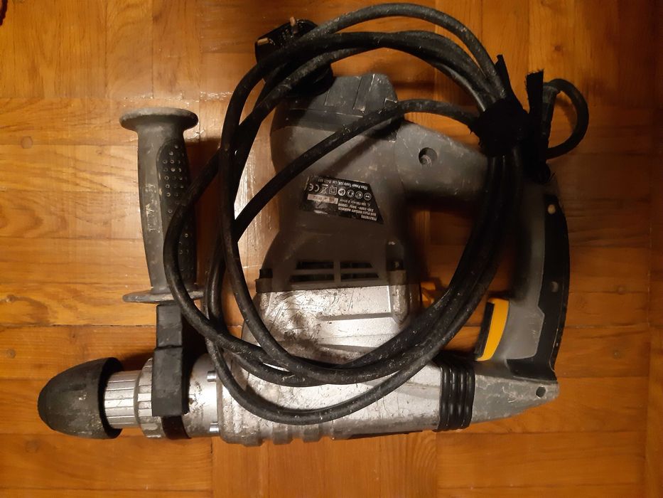 Ударная дрель TITAN в отличном состояние.