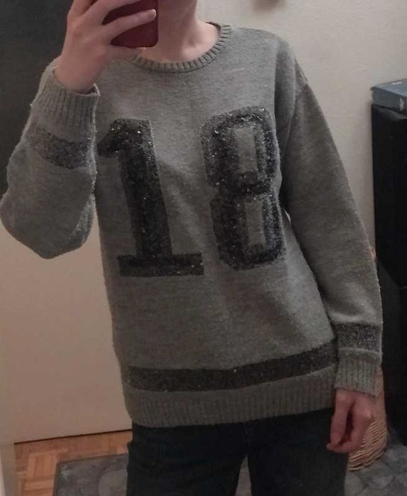 Szary sweter - okolicznościowy