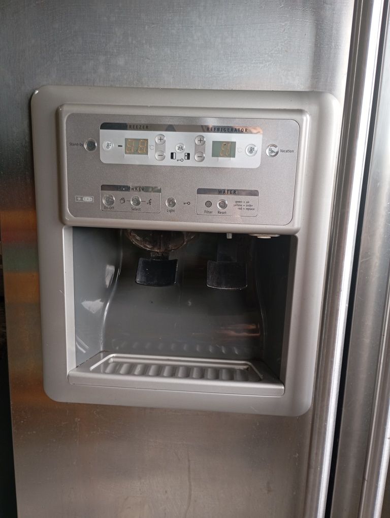 Frigorífico combinado Whirlpool com avaria