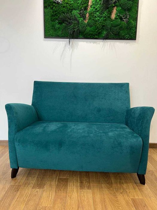 Стильний бірюзовий диван