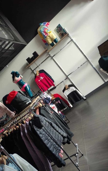 Regał do sklepu domu na ubrania