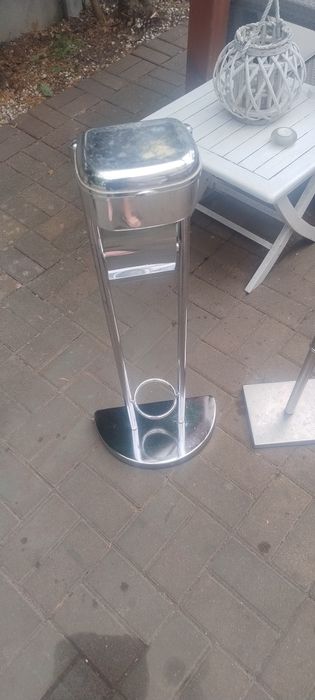 Stojak łazienkowy na papier i ręczniki