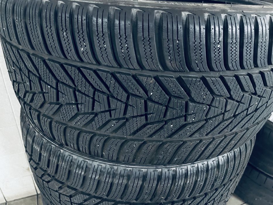 Pneus Hankook 245/30 r20