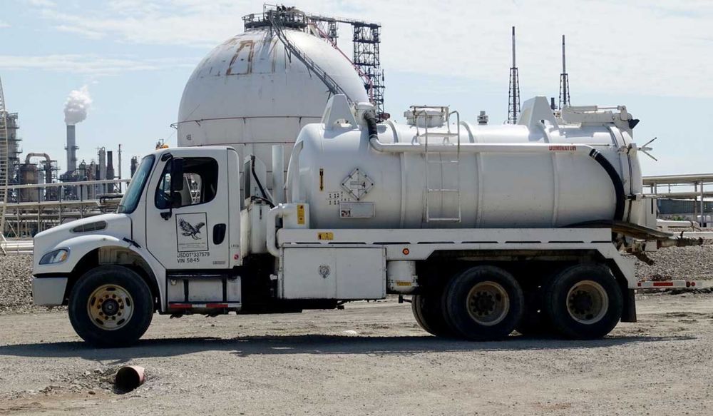 Заказ асенізатора відкачка зливних ям туалетів