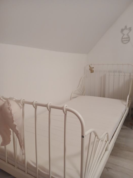 Łóżko dziecięce regulowane z materacem