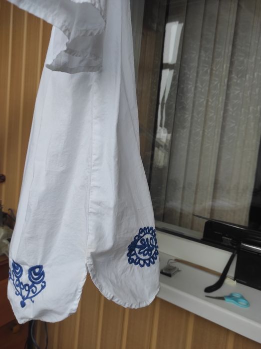 Блузка жіноча. Вишивка