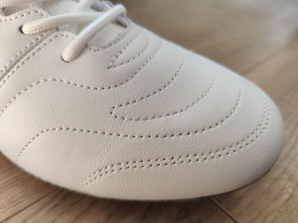 Buty piłkarskie Munich Trick FG blanco męskie korki lanki 28 cm
