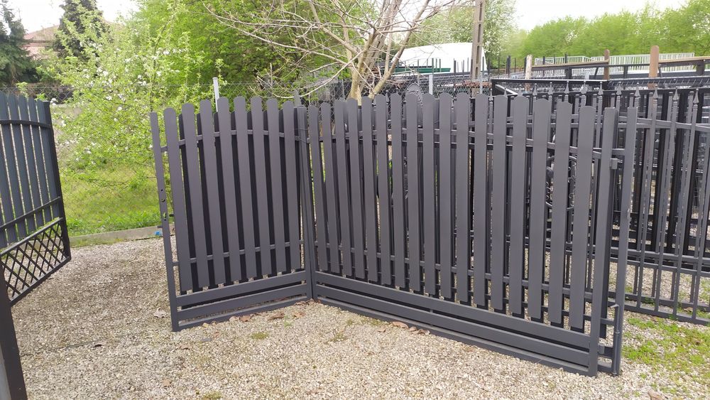 Brama skrzydłowa furtka słupy. Komplet