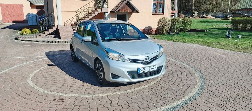 Toyota Yaris SALON POLSKA. 2011 Rok . Benzyna . 5 Drzwi . Klimatyzacja .