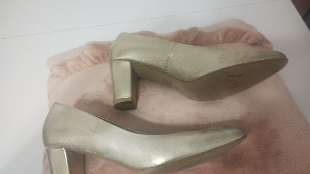 Buty ślubne złote