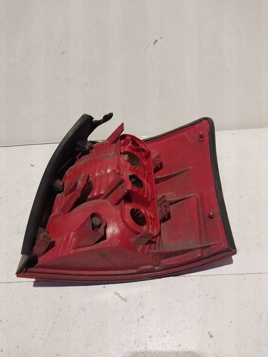 Lewa lampa tylna lewy tył audi a4 b6 kombi avant