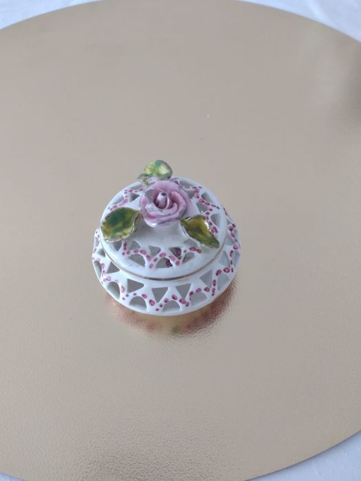 Porcelana puderniczka pudełko ręcznie malowane