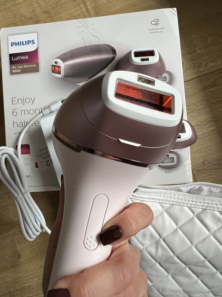 Depilator laserowy Philips Lumea 9000 BRI958