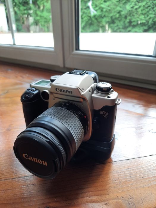 Aparat analogowy canon E0S50 + obiektyw canon 28-80mm