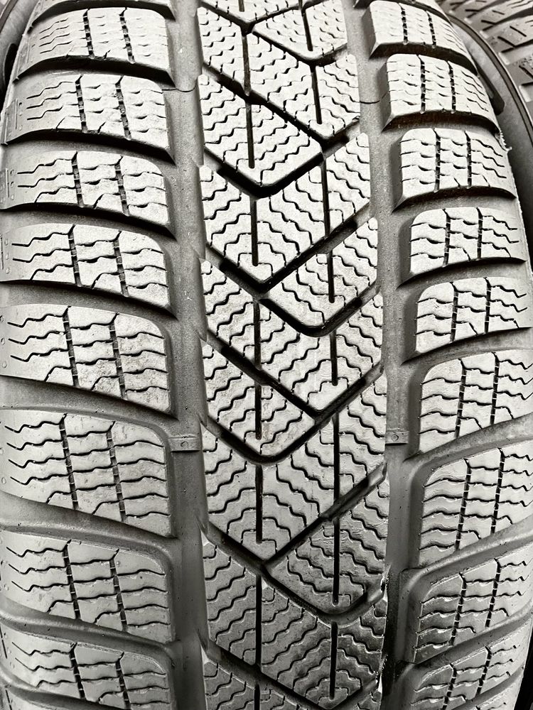 Зима 4шт Pirelli Sottozero 3 205/50 R17 93H AO1