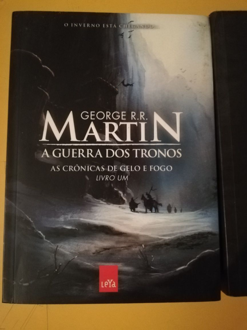 2 livros Guerra dos Tronos George RR Martin