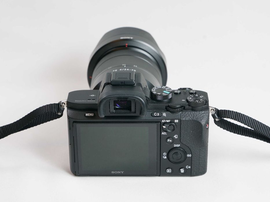 SONY A7 II gen. + obiektyw SONY ZEISS F4/FE 24-70 przebieg ok 6500 kl.