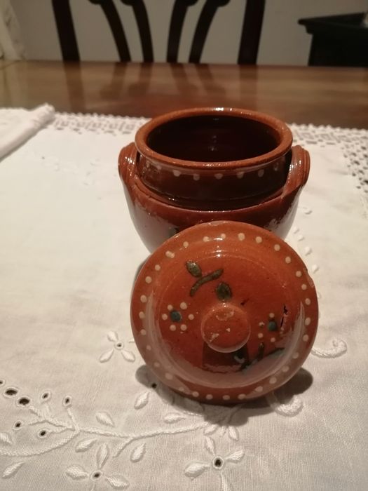 Caneca de barro pintada mão+potes de barro
Brancos bordado ing