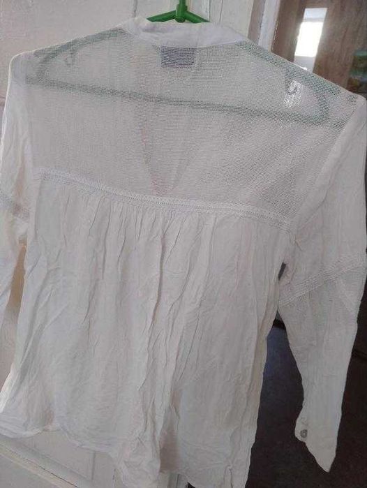 Біла блузка 100% віскоза з перламутровими гудзиками, розмір xs
