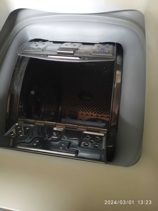 Продаю стиральную машинку Whirlpool у доброму стані