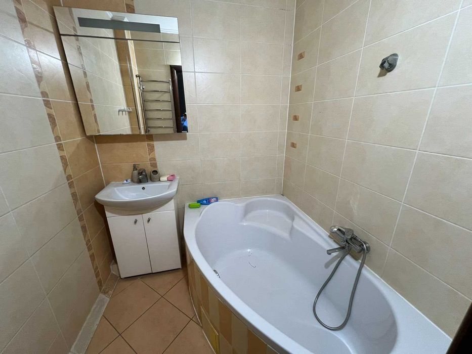 Простора 3-кімнатна квартира на Виставці