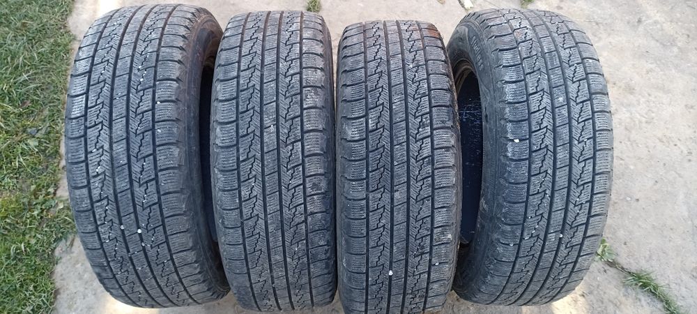 Резина зимова 16/65/215