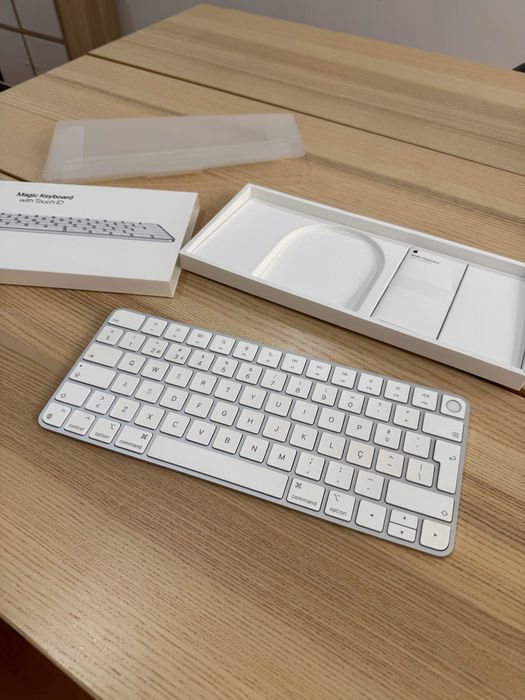Teclado Apple Magic Keyboard with Touch ID