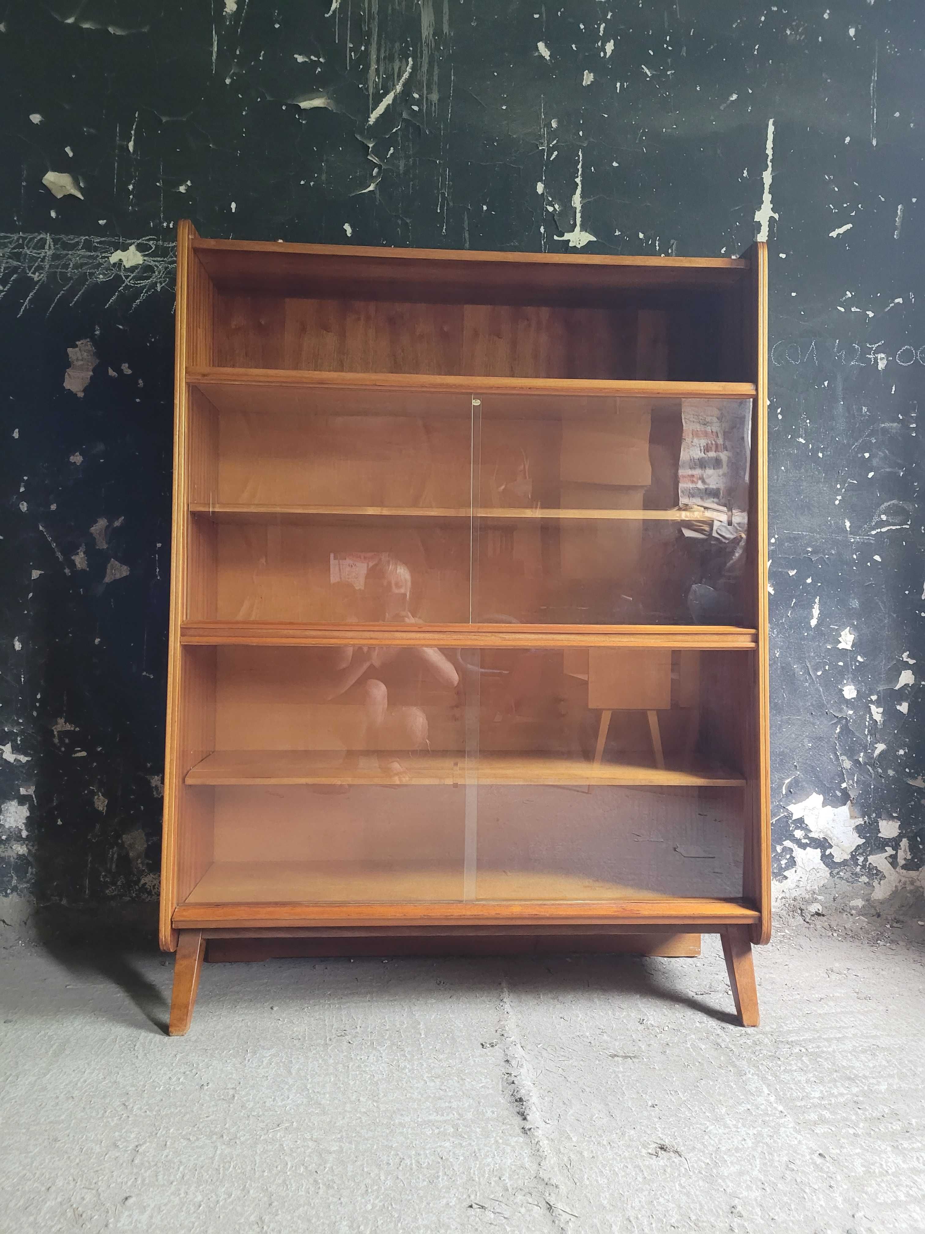 Biblioteczka witryna Tatra F. Jirak  Czechoslowacja 60 lata design prl
