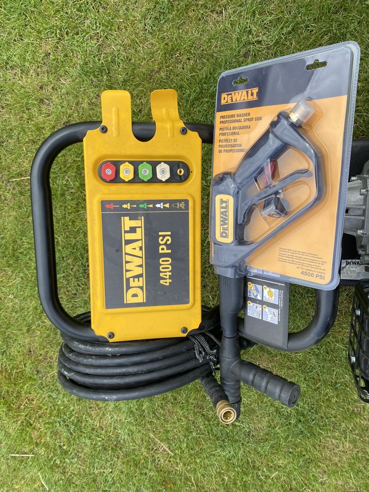 Myjka ciśnieniowa DEWALT 4400psi 303 bary