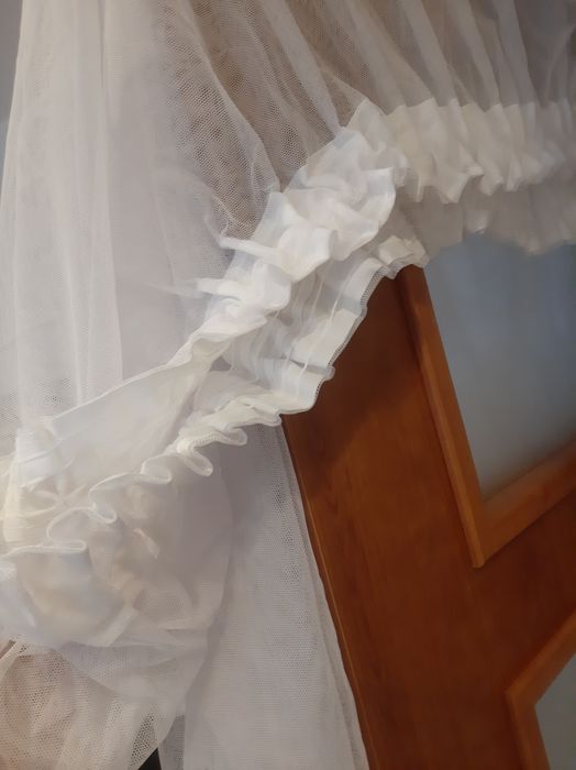 Sprzedam śliczna biala firankę z gipiurą dl. 155-160, 3 m