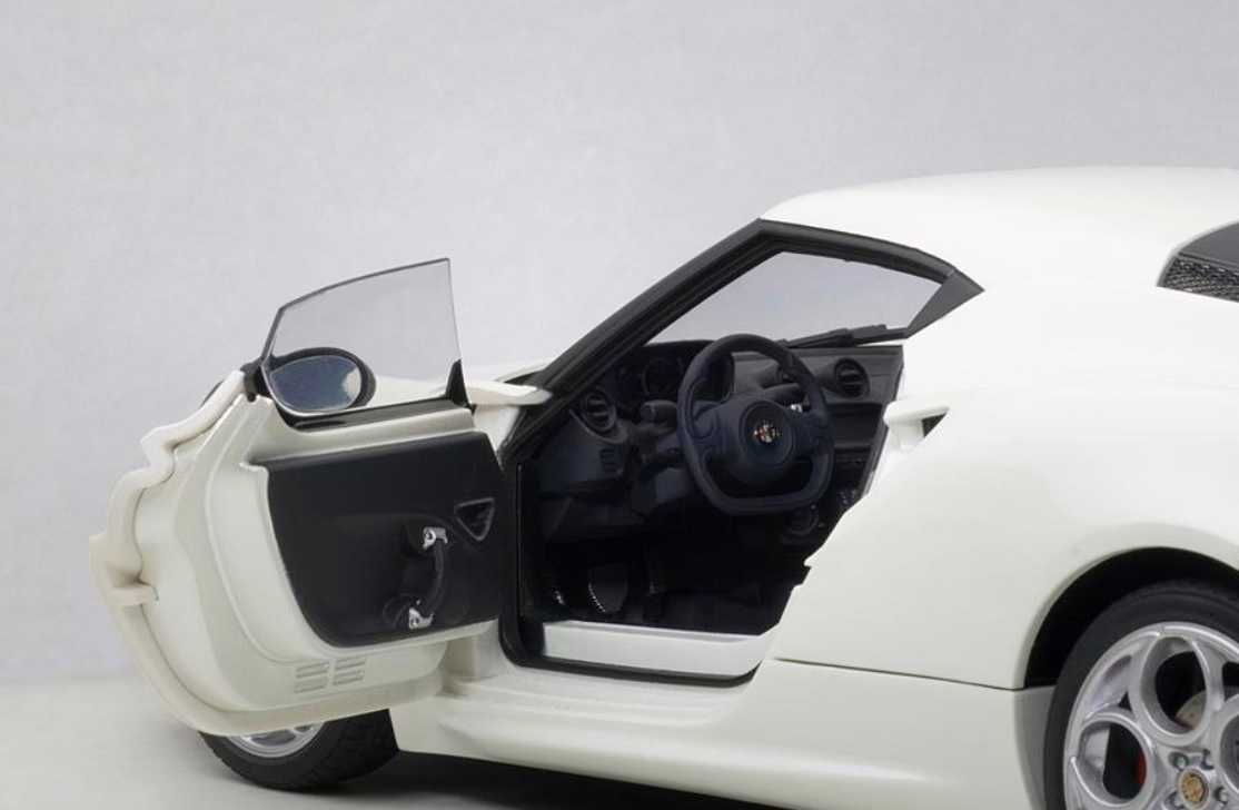 Miniatura Alfa Romeo 4C 2013 AUTOart 1:18