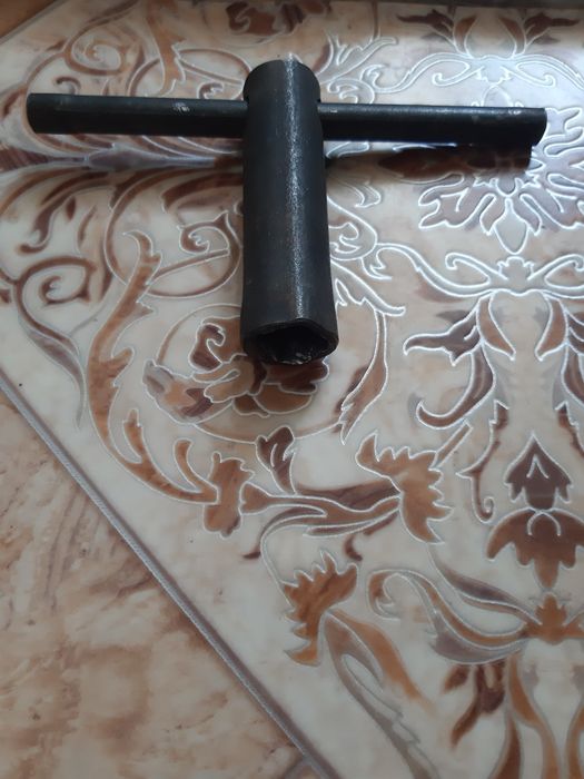 Продам Свечной металлический Ключ