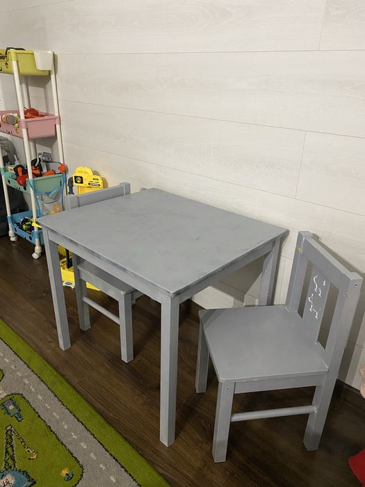 Дитячий столик та два крісла