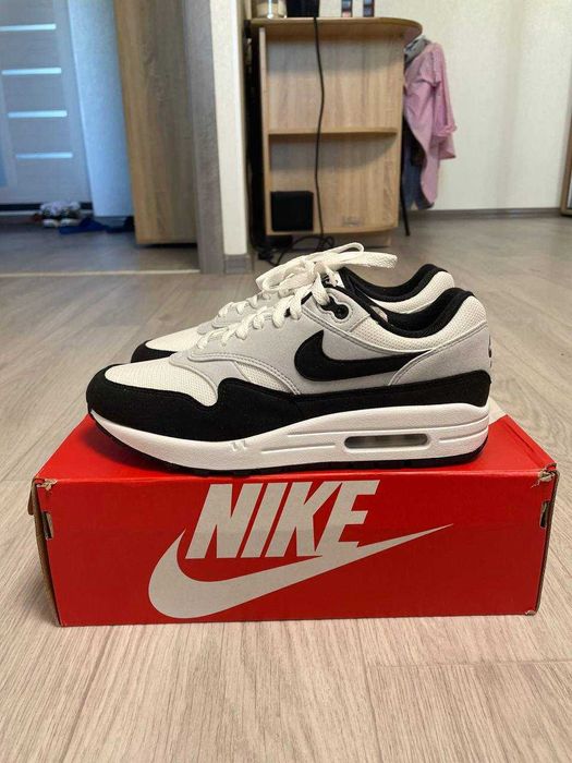 Продаю кросівки Nike AirMax 1 розмір 42(26.5см)