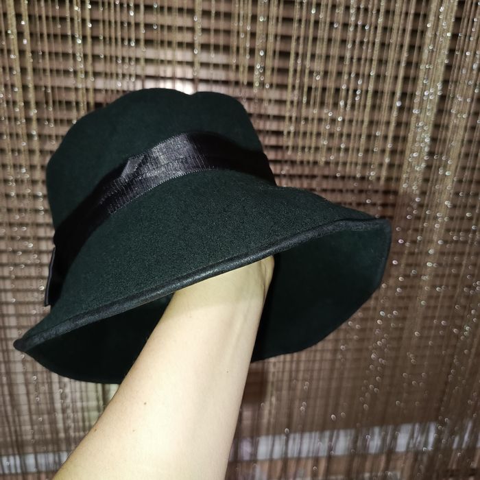 Жіночий метровий капелюх