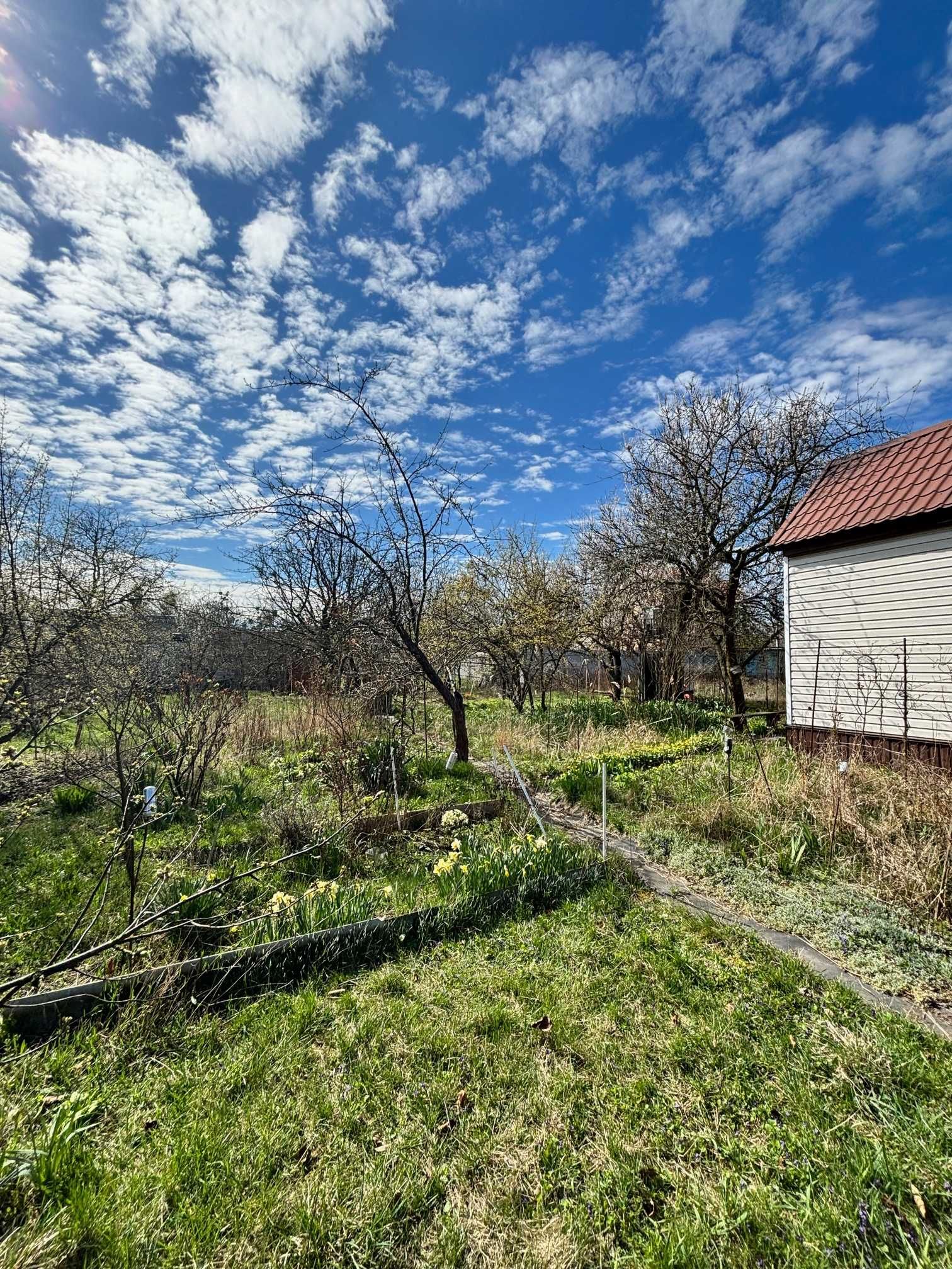 Продаж земельноЇ ділянки 6 с. біля озер. СТ Радужний. Будинок 70м2.