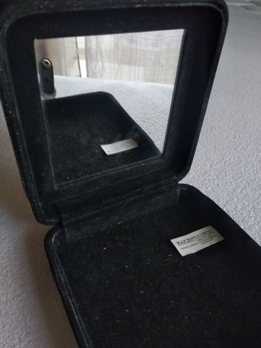 Caixa pequena de arrumação