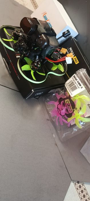 Dron FPV  AXISFLYING C20 speedybee F405AIO  VISTA Kit Runcam Thumb Pro