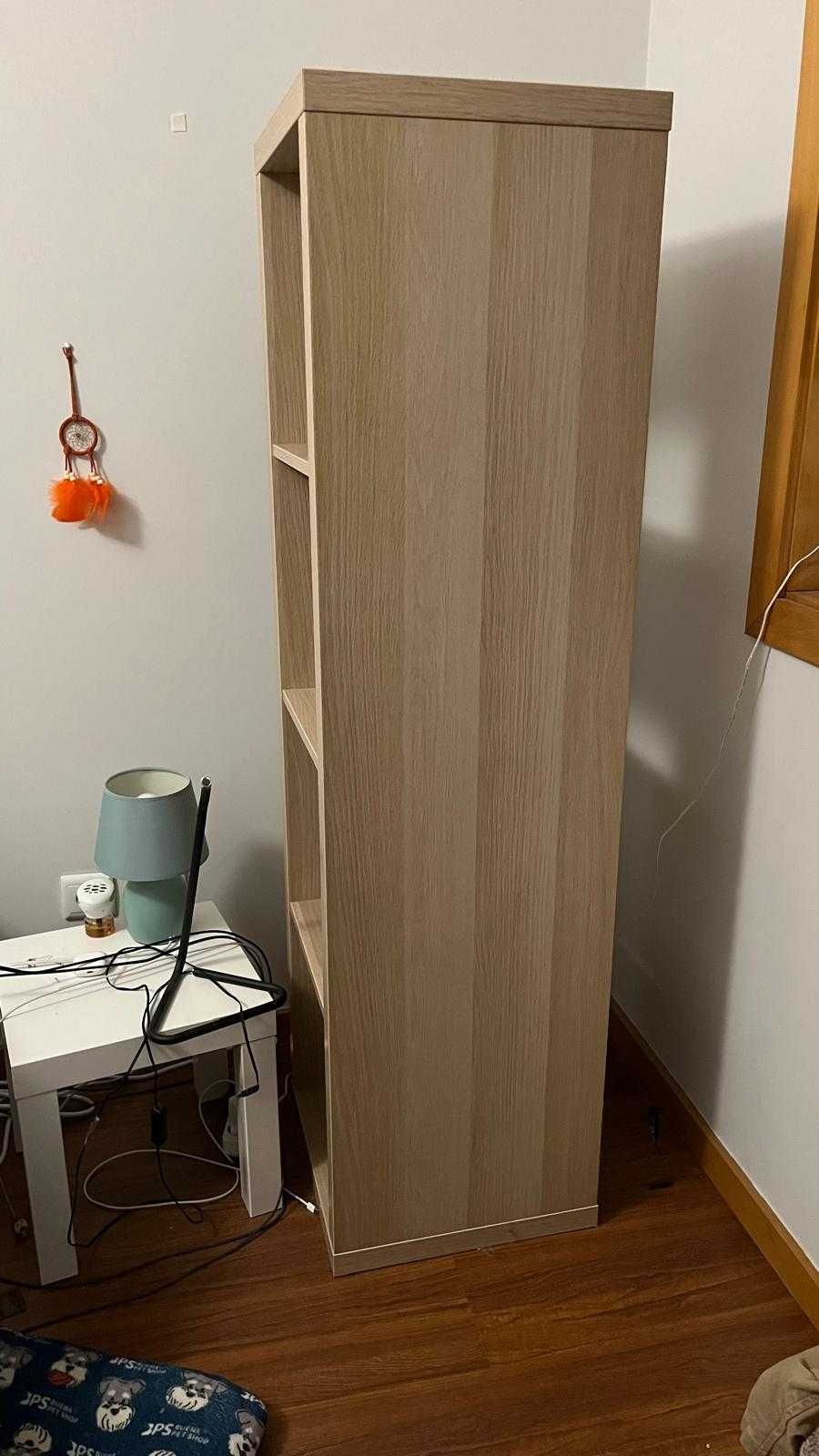 estantemarrom acinzentado claro