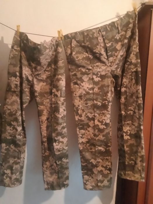 Штани піксель із строчкою спереду 50 розмір. І костюм піксель 54/5 за