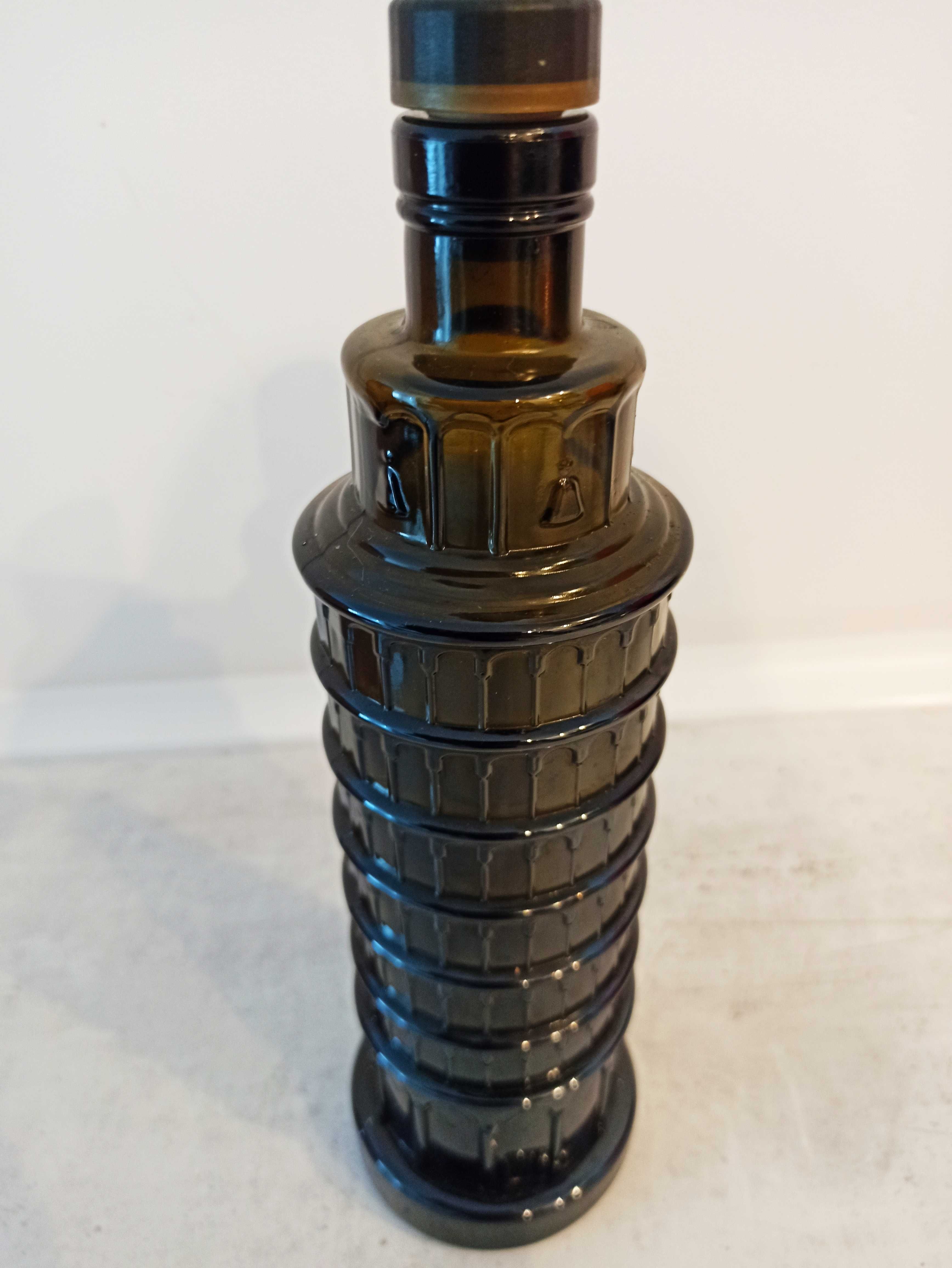 Butelka na oliwe w kształcie krzywej wieży