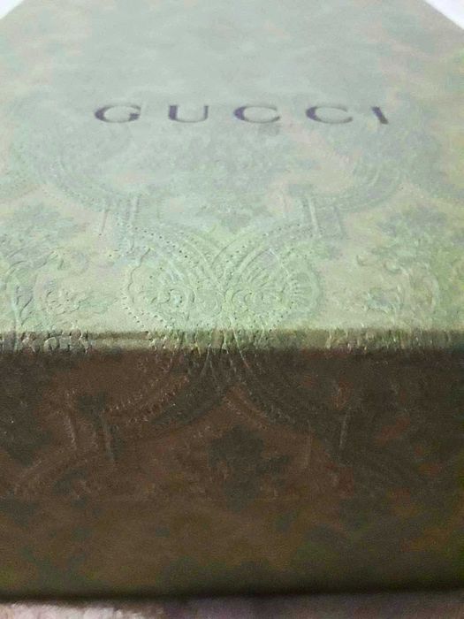 Caixa de sapatos GUCCI