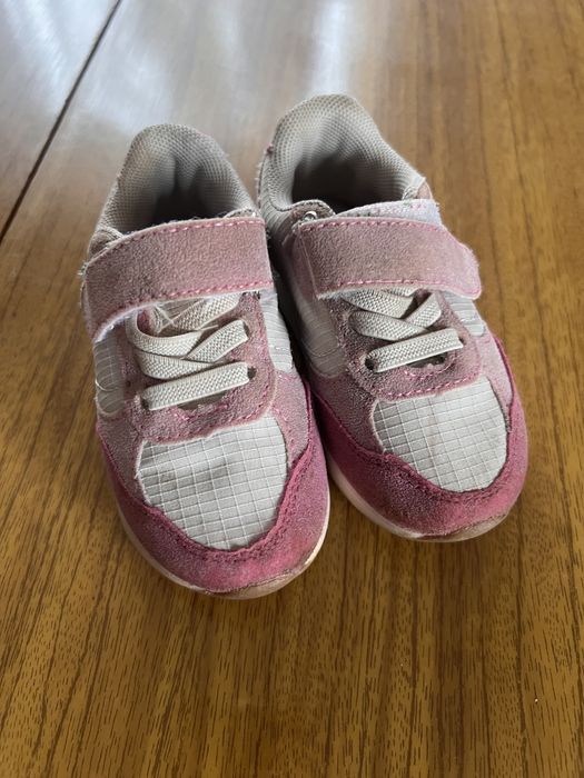 Кроссівки гарненькі