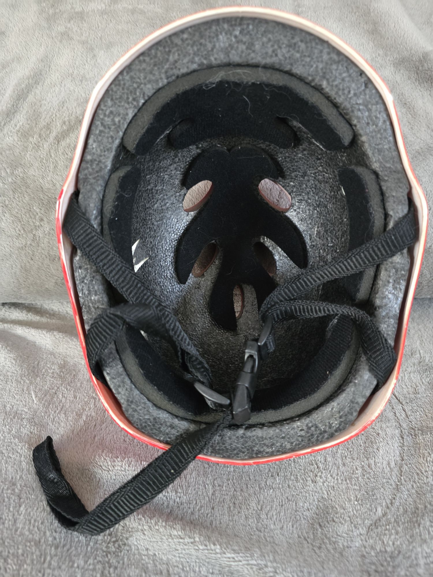 Capacete Skate Sportzone Tamanho S/M vermelho com figuras